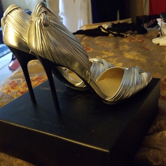 Gorgeous Silver Lamb by Gwyn Stefani - Picture 4 of 4